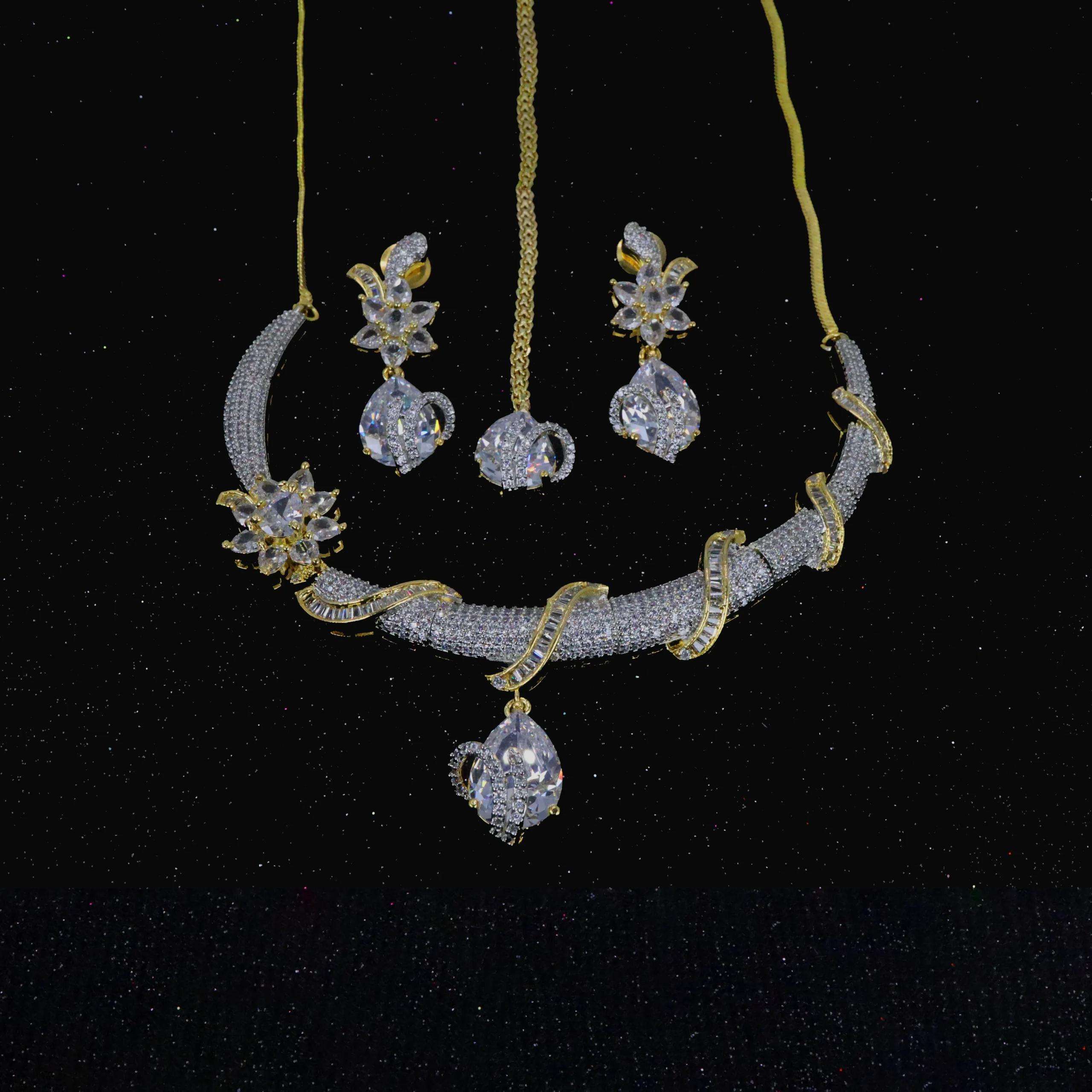 Luxurious Gold and Diamond Jewelry Set