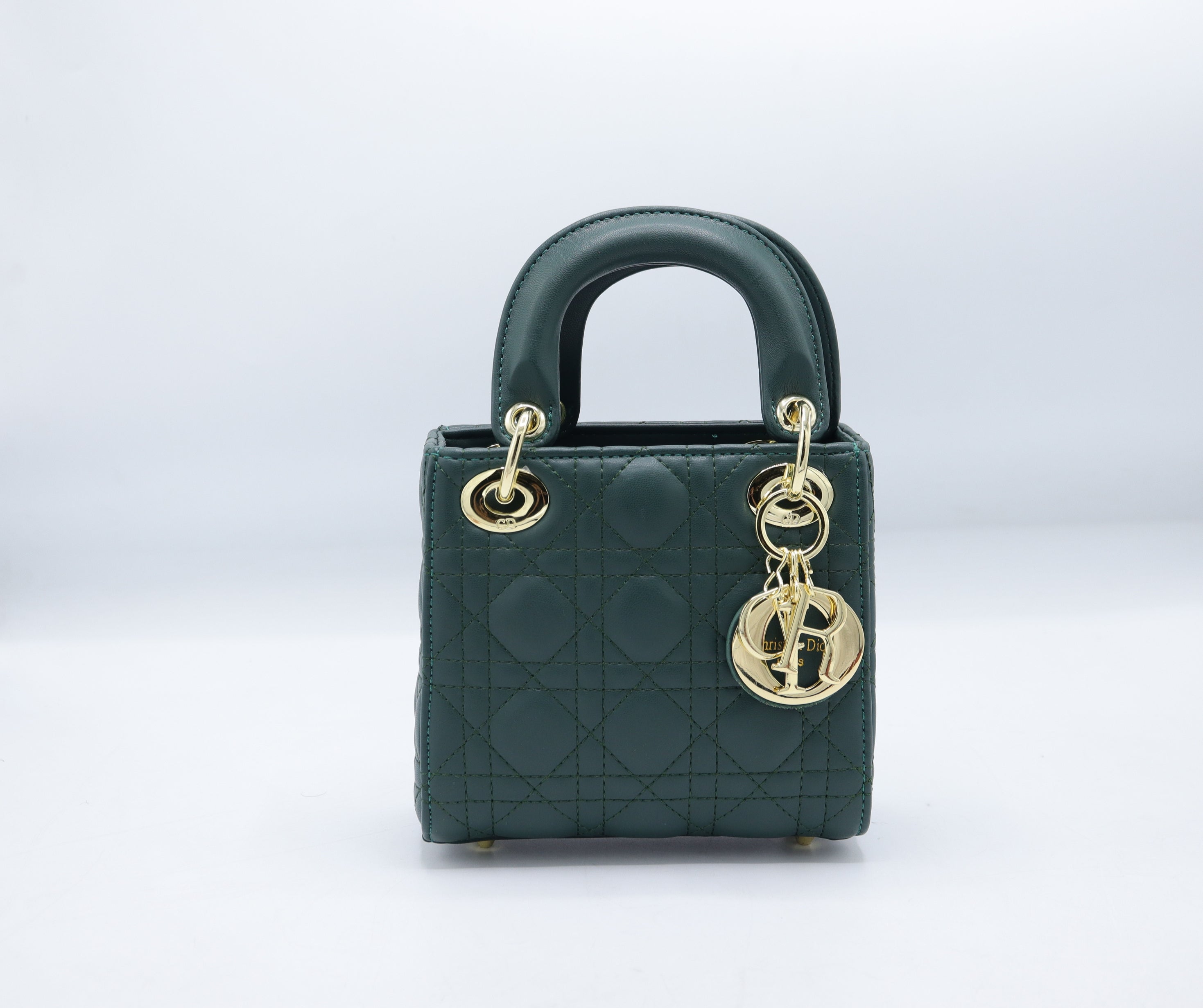 The Epitome of Elegance: A Timeless Handbag for Every Occasion