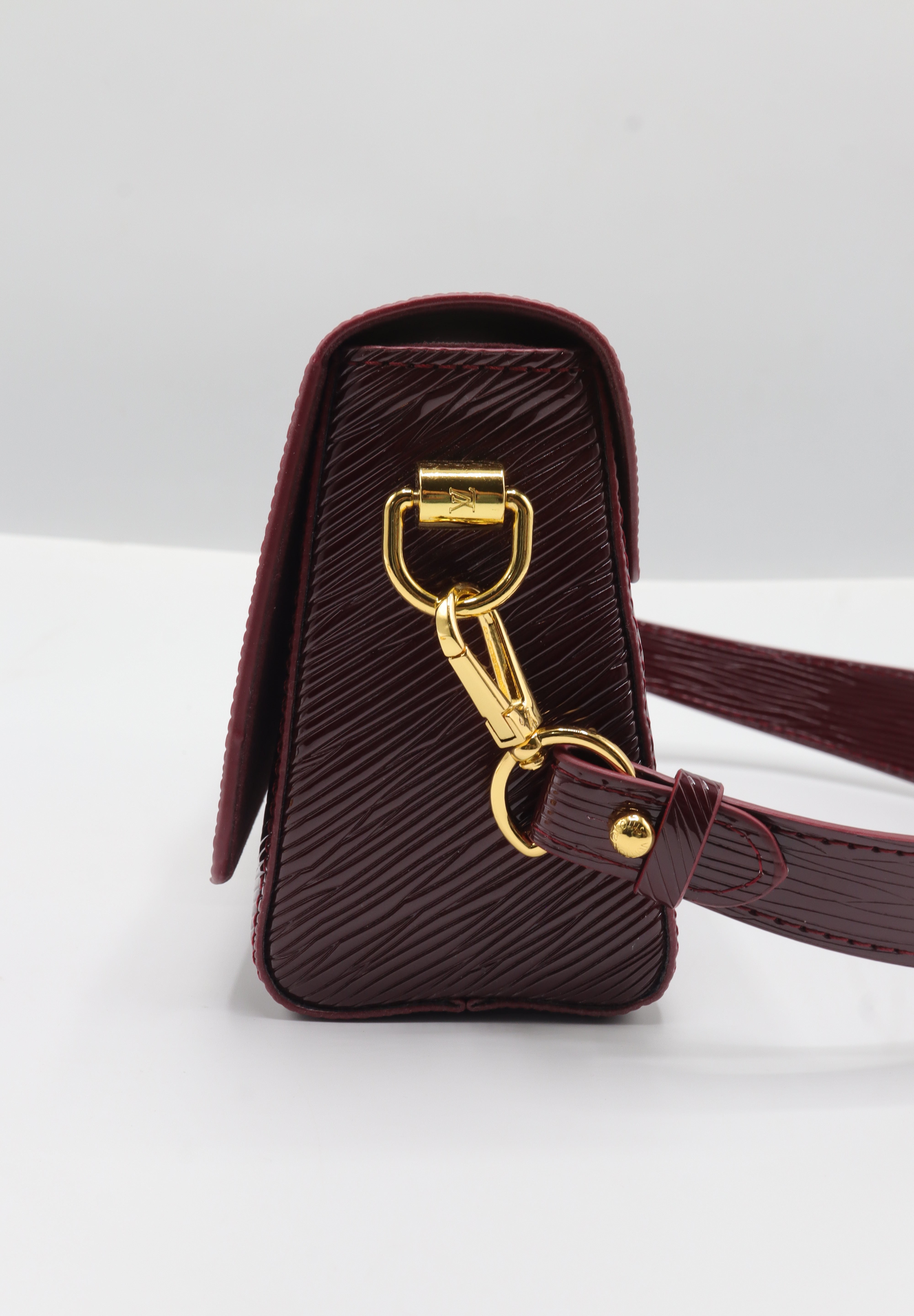Louis Vuitton Twist Chain Wallet | Burgundy Epi Leather