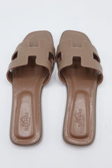 Hermes Style Epsom Leather Oran Flat Sandals – Women's Taupe Slide Shoes