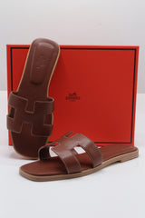 Hermes Style Smooth Leather Oran Flat Sandals – Women's Chocolate Brown Slide Shoes