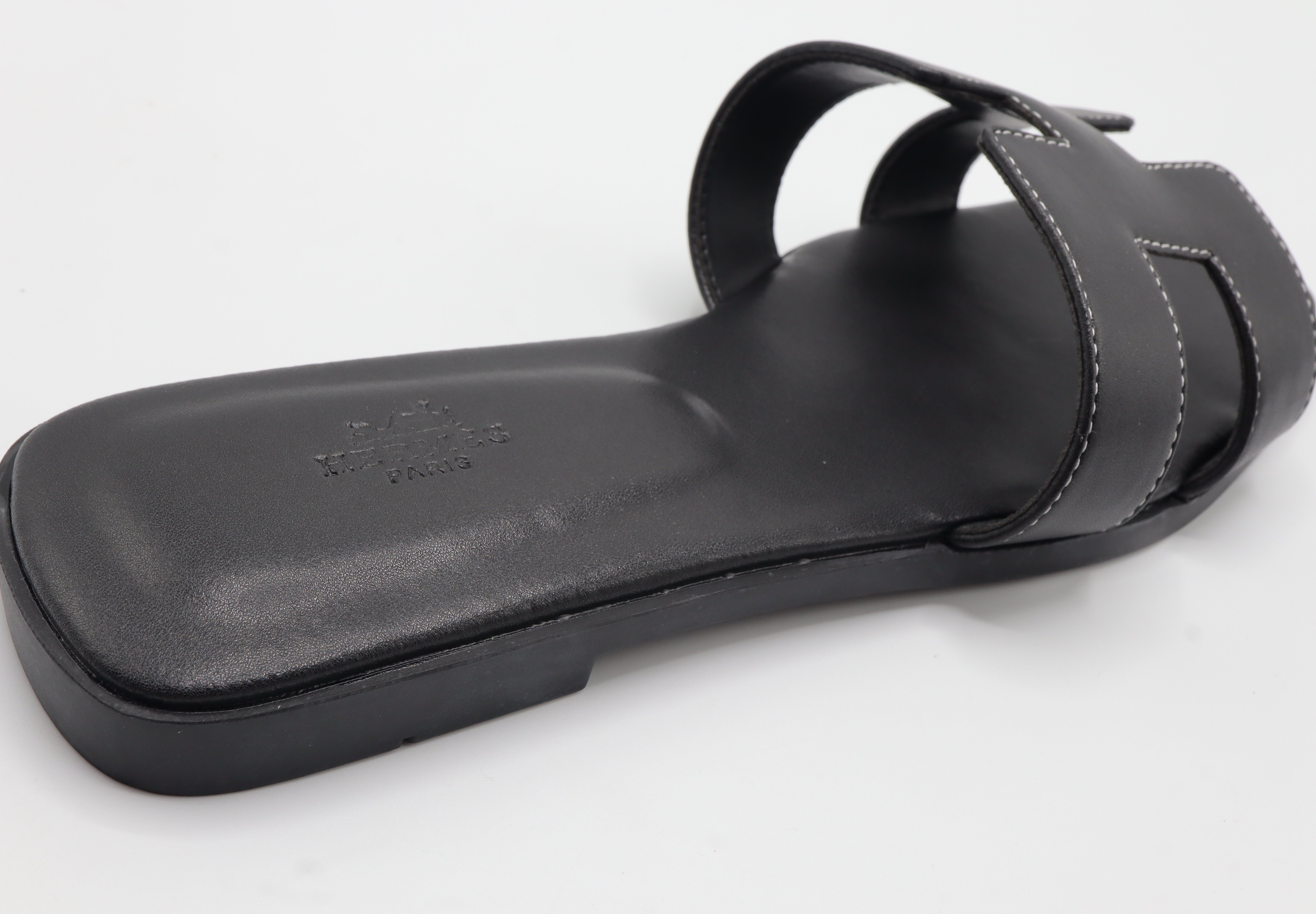Hermes Style Smooth Leather Oran Flat Sandals – Women's Black Slide Shoes