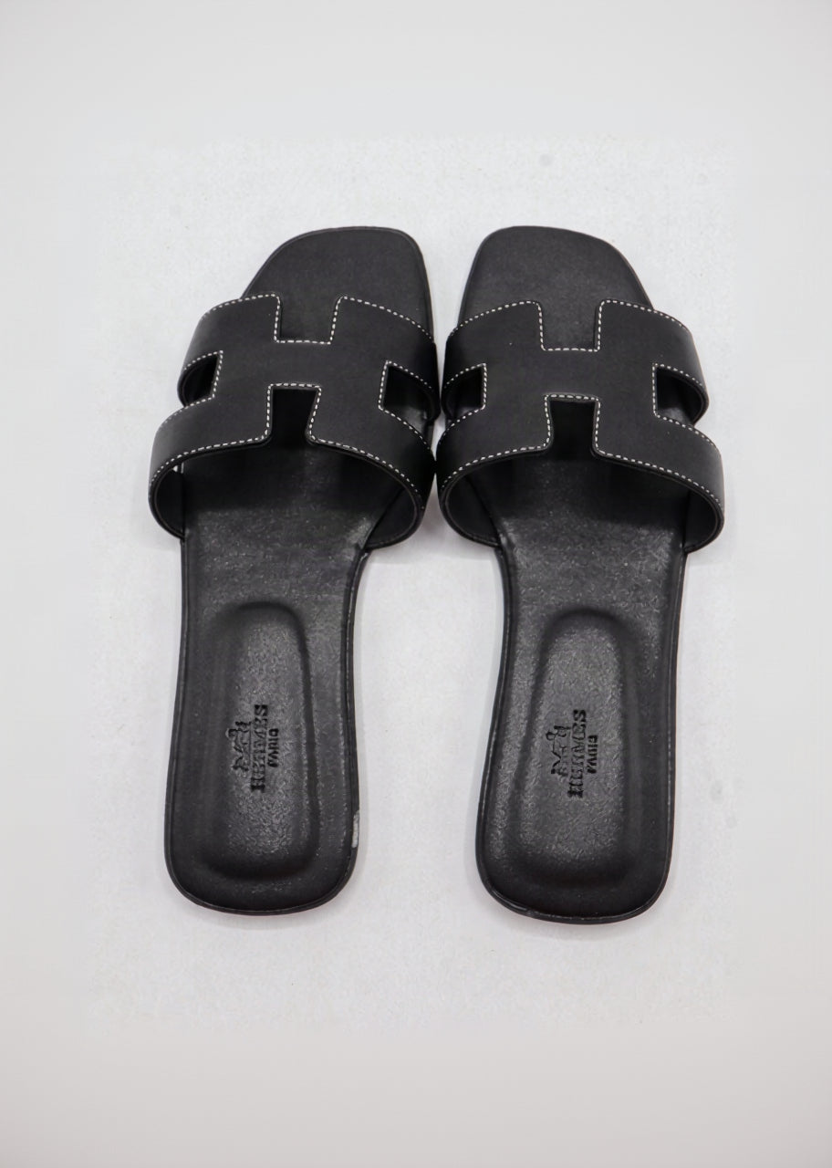 Hermes Style Smooth Leather Oran Flat Sandals – Women's Black Slide Shoes