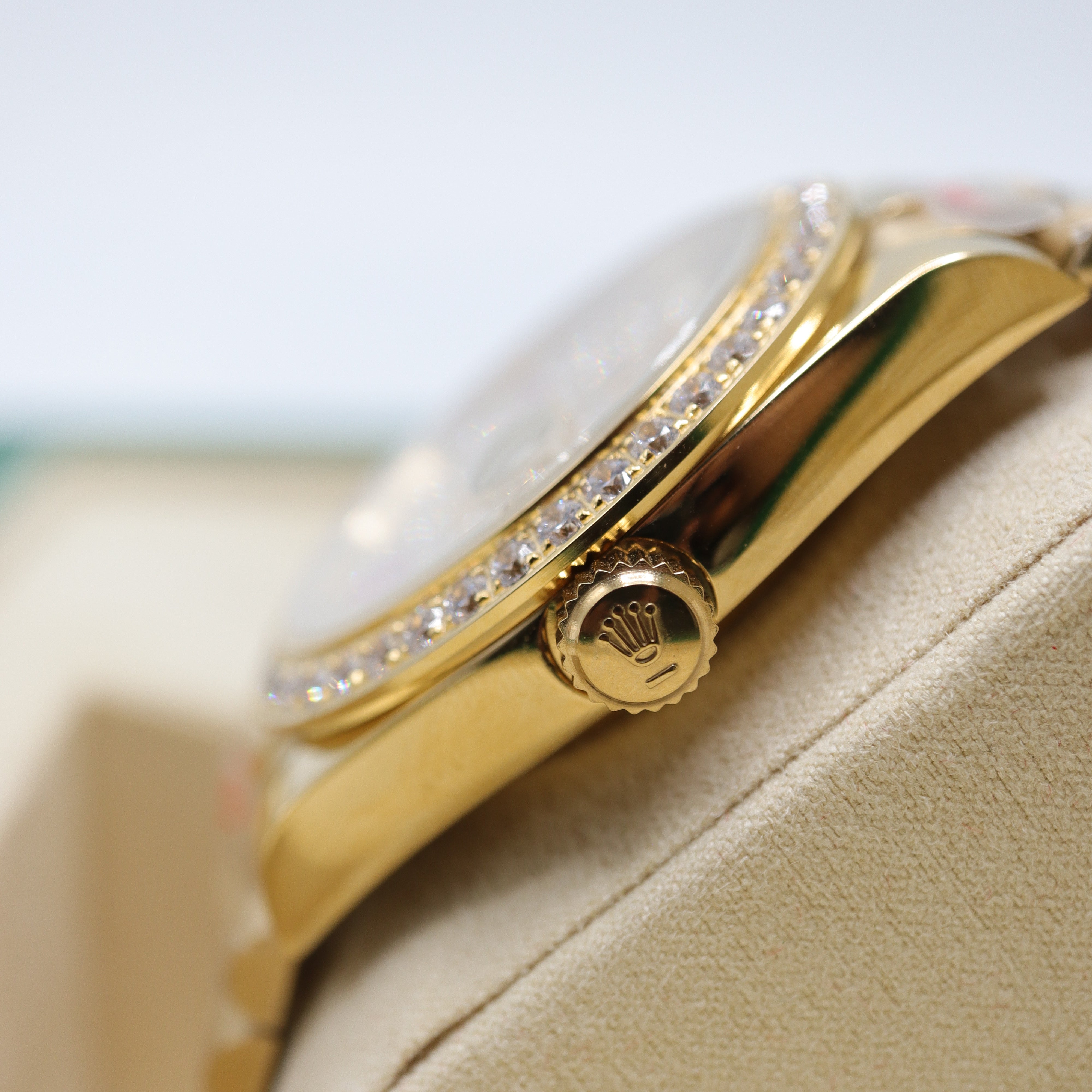 Rolex Style Diamond President Day-Date Watch – Men's 18k Gold Full Pavé Timepiece