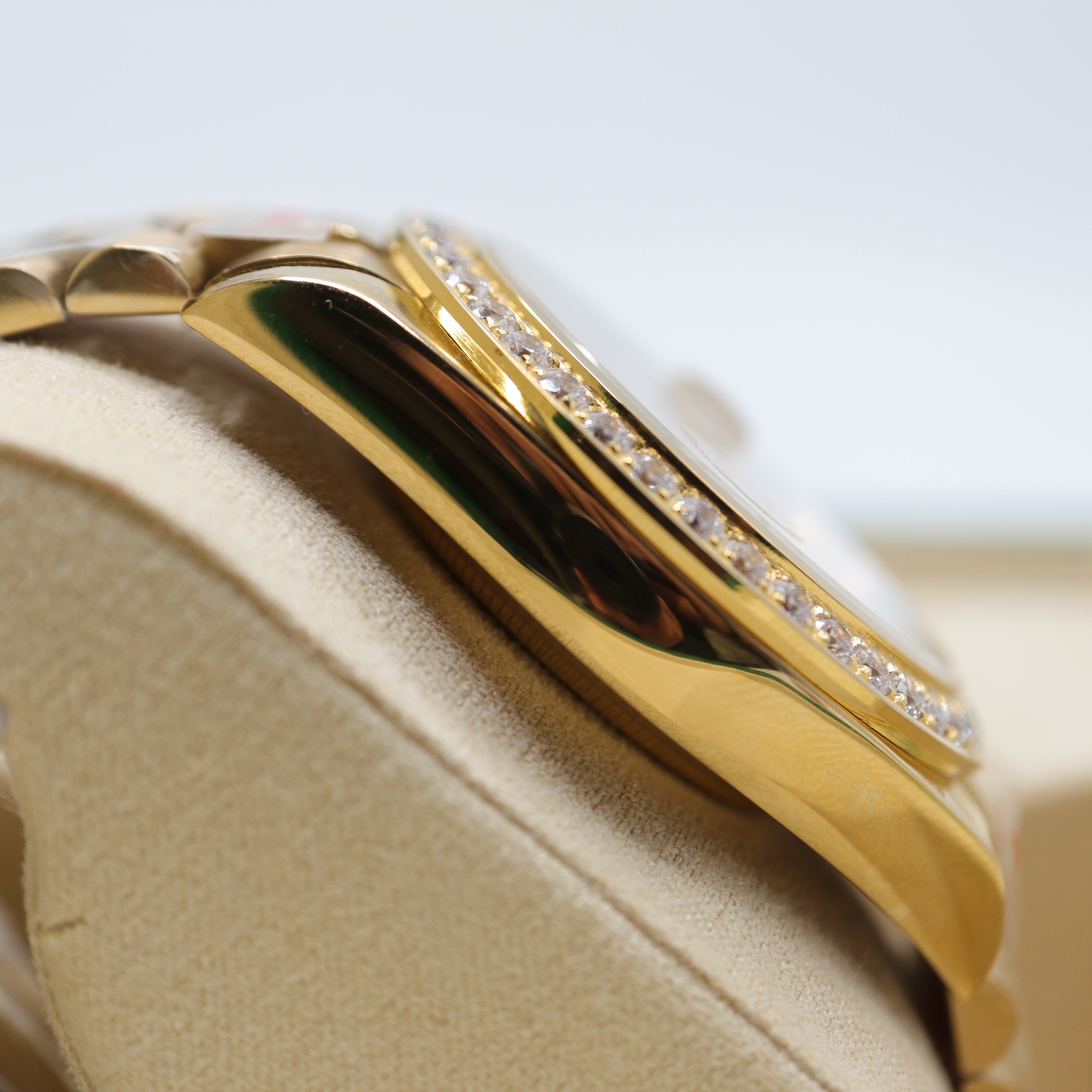 Rolex Style Diamond President Day-Date Watch – Men's 18k Gold Full Pavé Timepiece