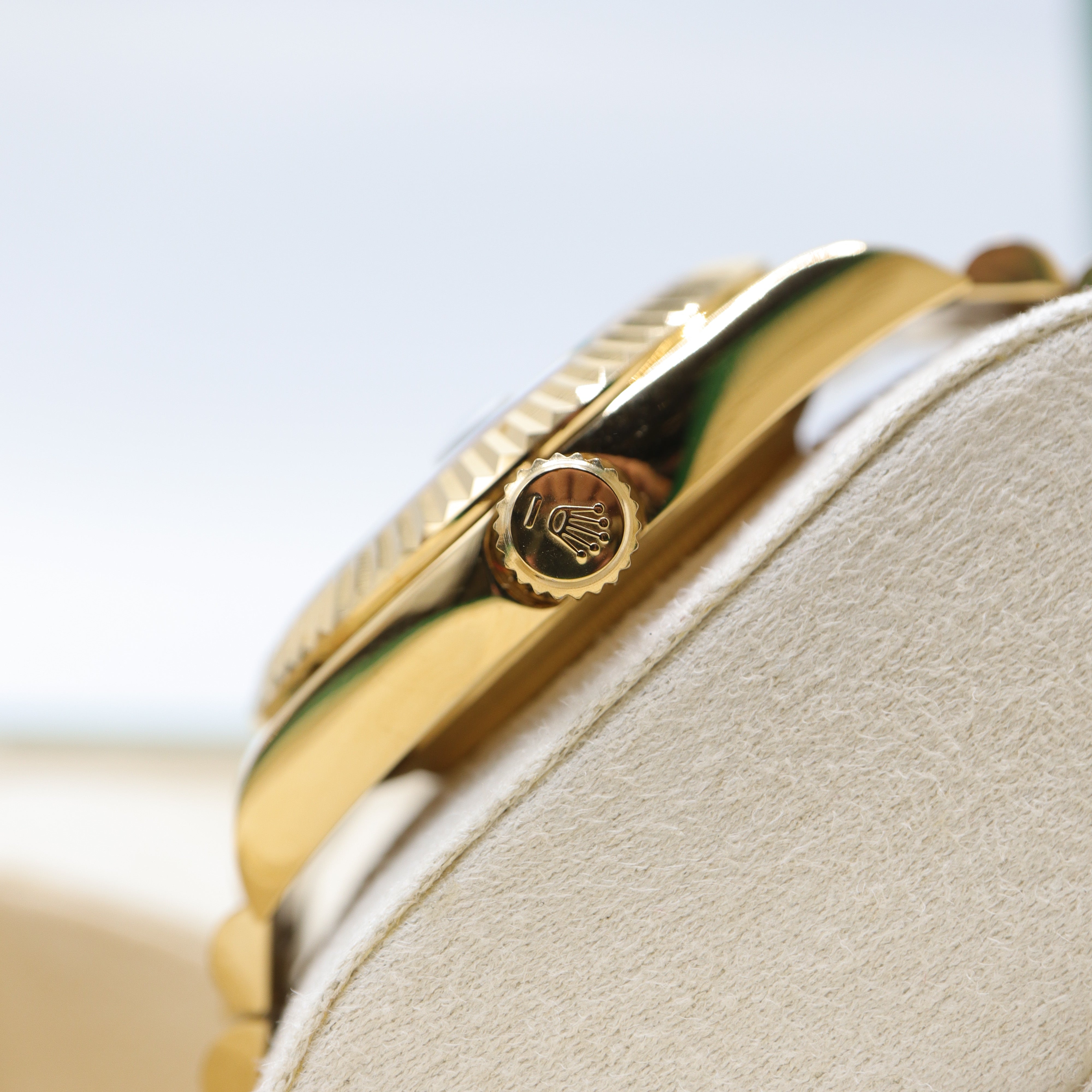 Rolex Style President Day-Date Watch – Men's 18k Gold Black Sunburst Roman Numeral Watch