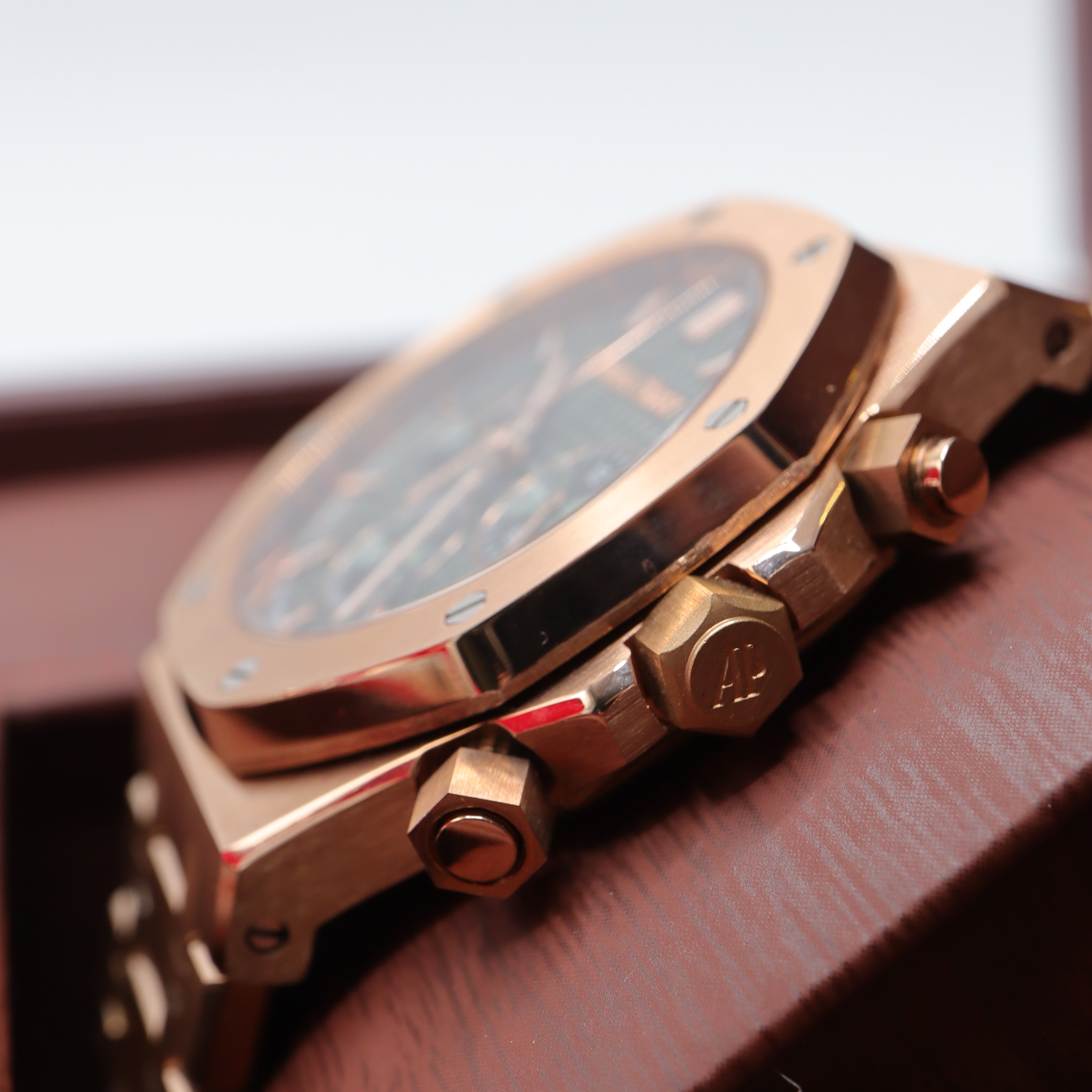 Audemars Piguet Style Royal Oak Chronograph Watch – Men's Rose Gold & Grey Dial Watch