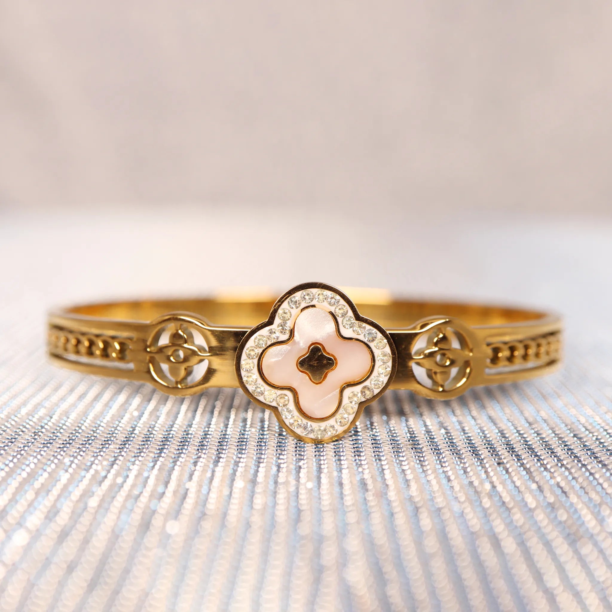louis vuitton gold bangle