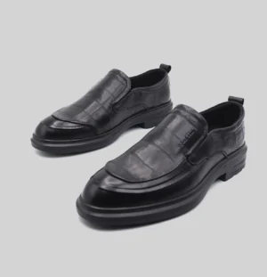 Elegant Black Crocodile Pattern Slip-On Loafers