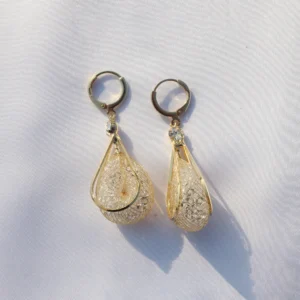 Elegant Gold and Mesh Teardrop Earrings